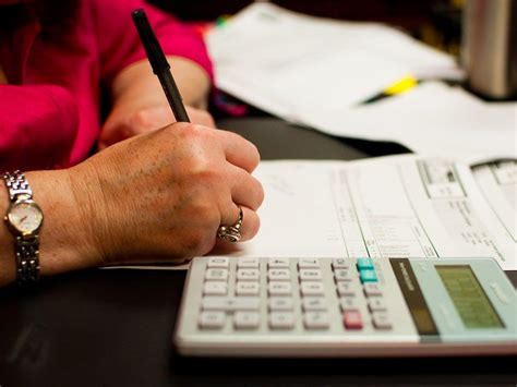 How a Bookkeeper Can Help You Make Informed Financial Decisions