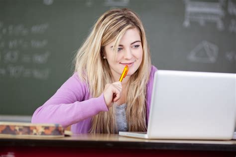 Online-Nachhilfe: Wie man Schülern online bei verschiedenen Fachgebieten hilft
